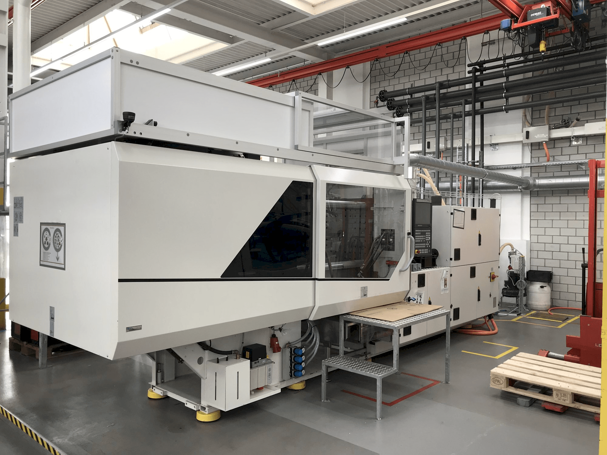 Masina Sumitomo Demag EL-EXIS SP 200/560-675 eestvaade