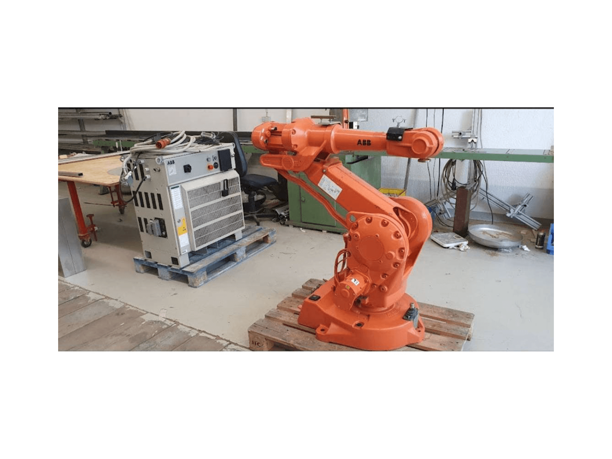 Masina ABB IRB 2400 M2000 eestvaade