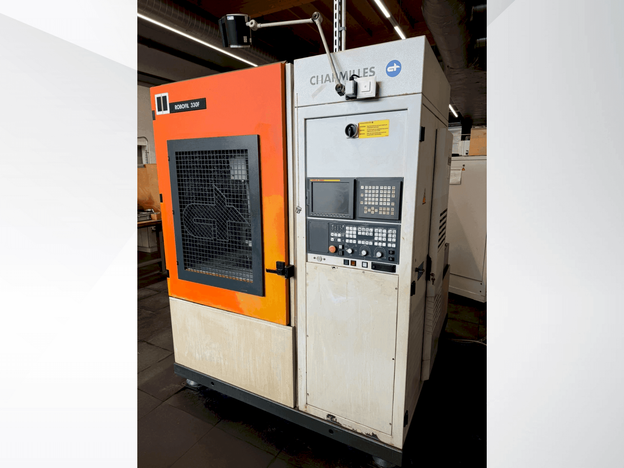 Masina CHARMILLES Robofil 330F eestvaade