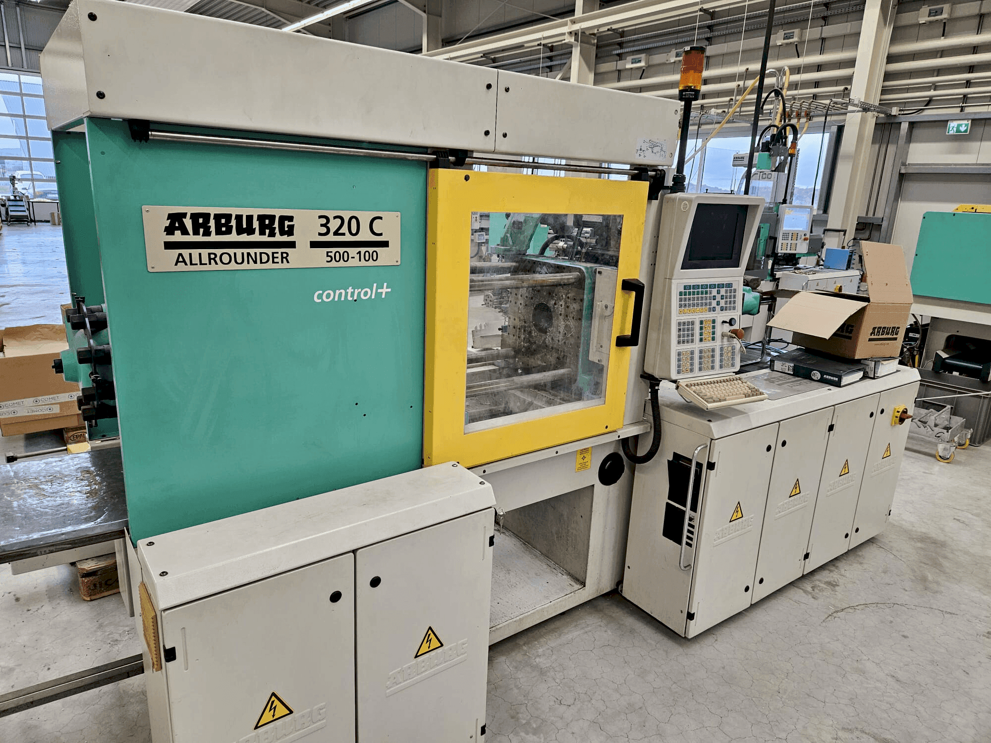 Masina Arburg 320 C 500-100 + Multilift H with B-Axis eestvaade