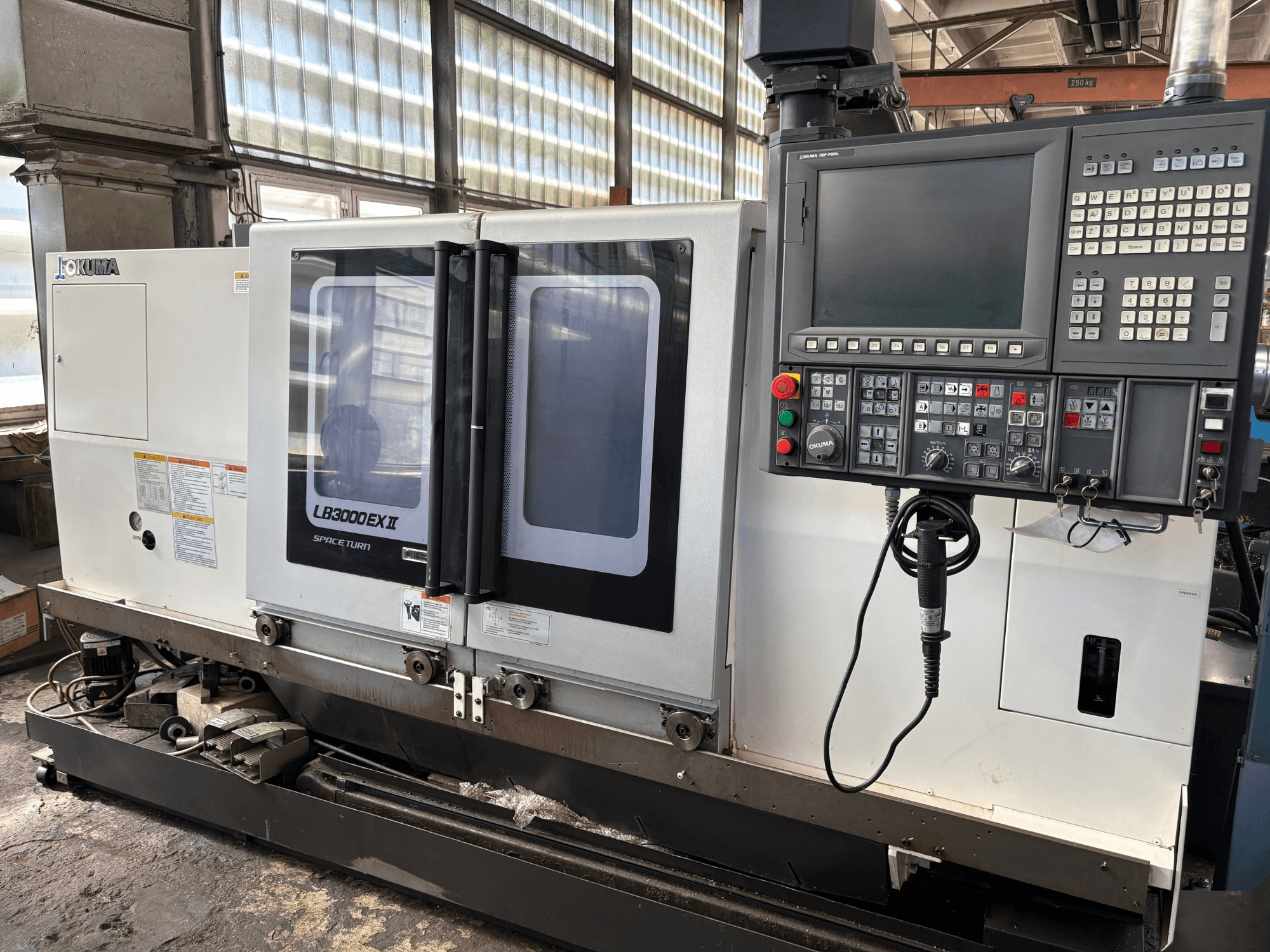 Okuma LB3000EXII horisontaalne treipink, esivaade, millel on näha juhtpaneel ja laadimisluuk.