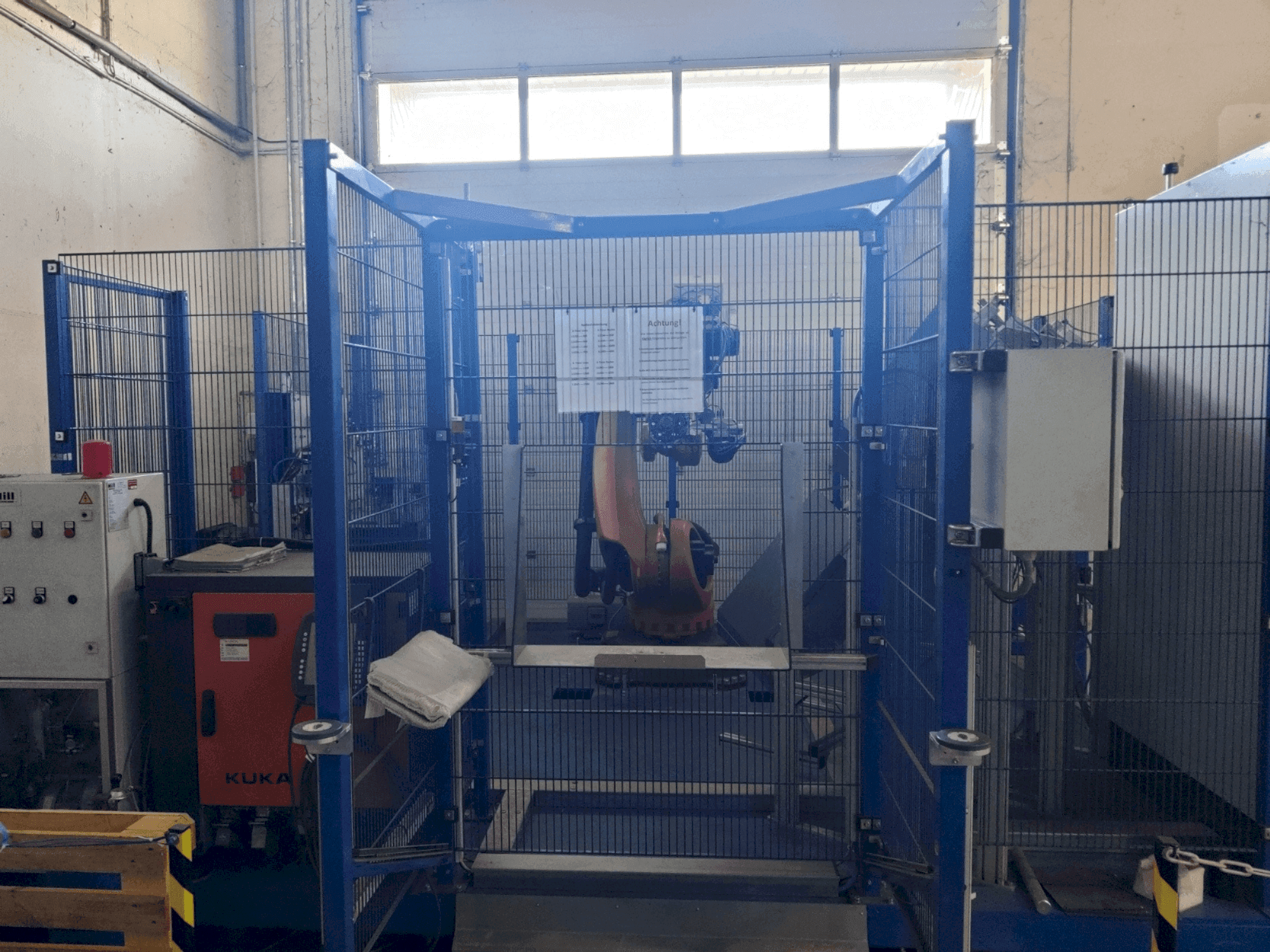 Masina KUKA KR 120 R 2500 pro eestvaade