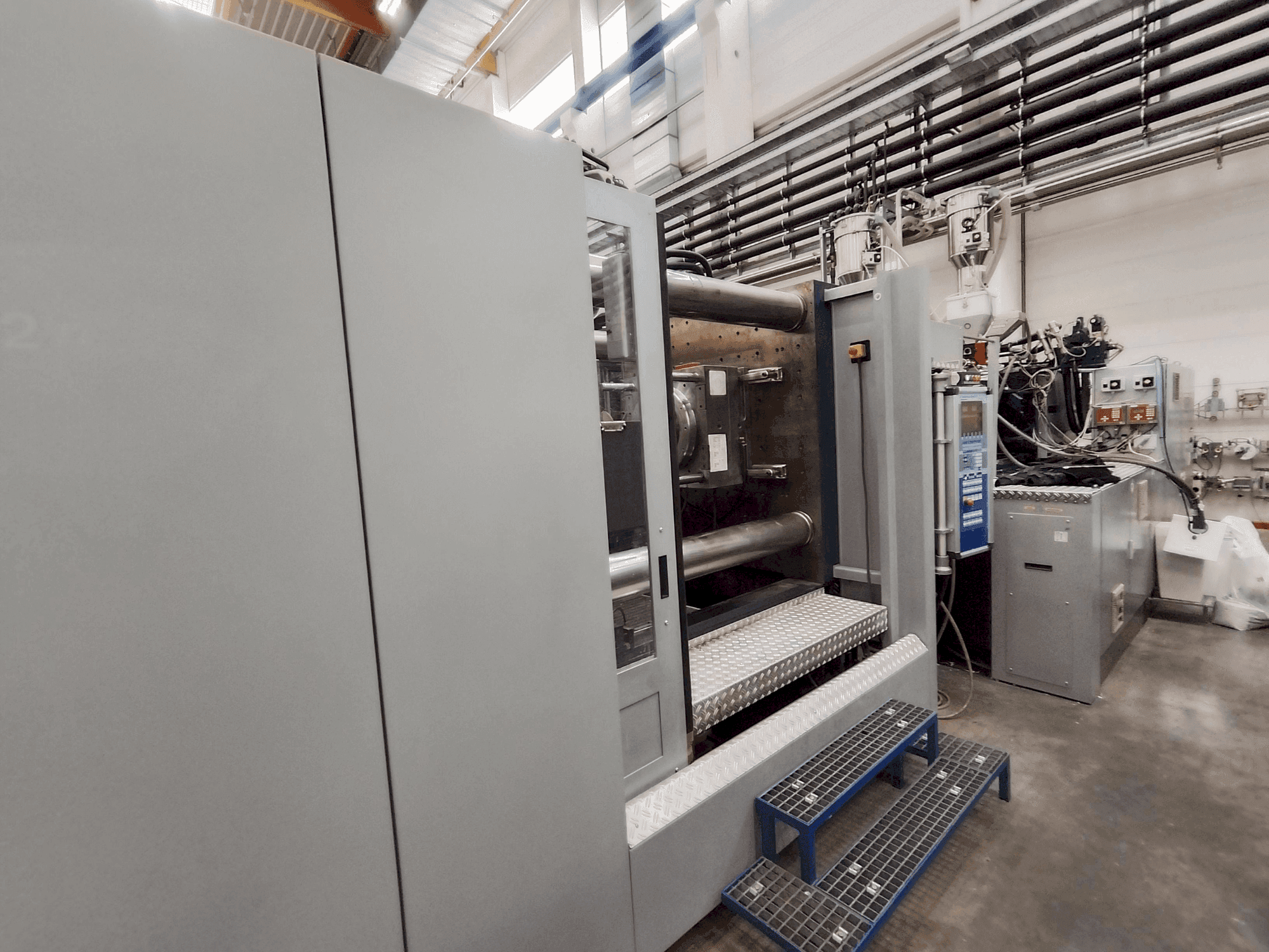 Masina Battenfeld HM 8000/4500 + 4500 BMB 4 eestvaade