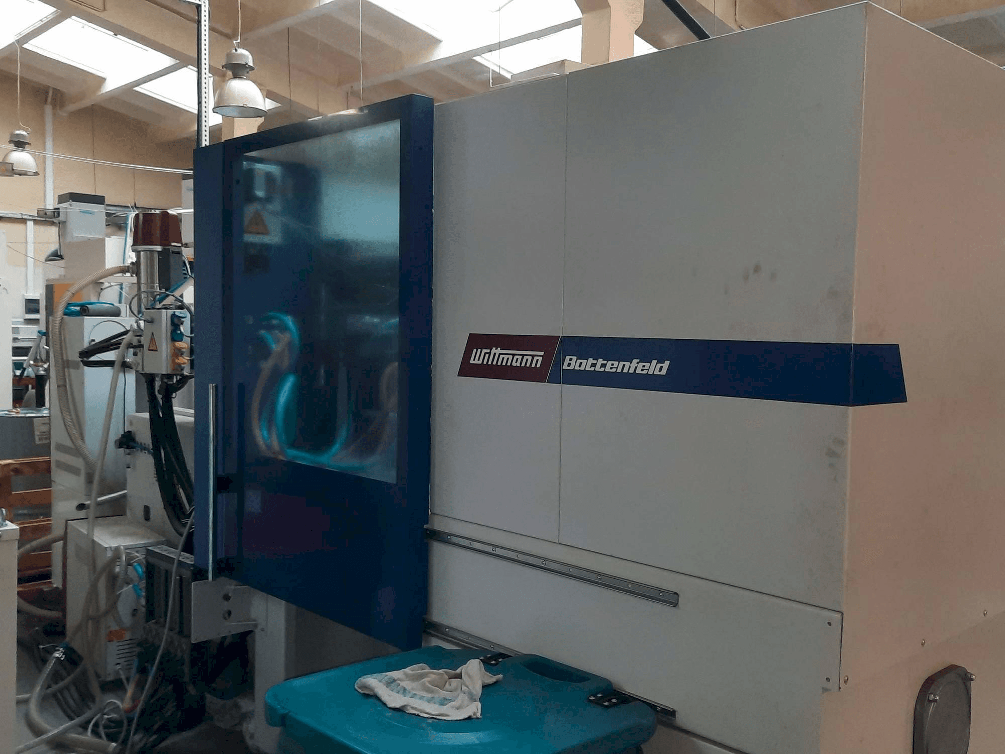 Masina Battenfeld SmartPower 110/350 eestvaade
