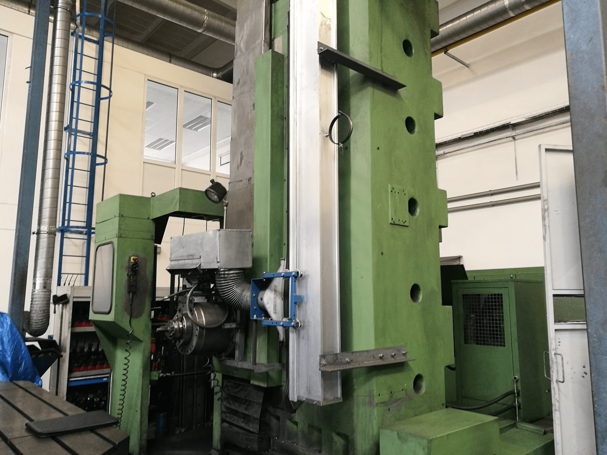 Masina TOS WHN 130 eestvaade