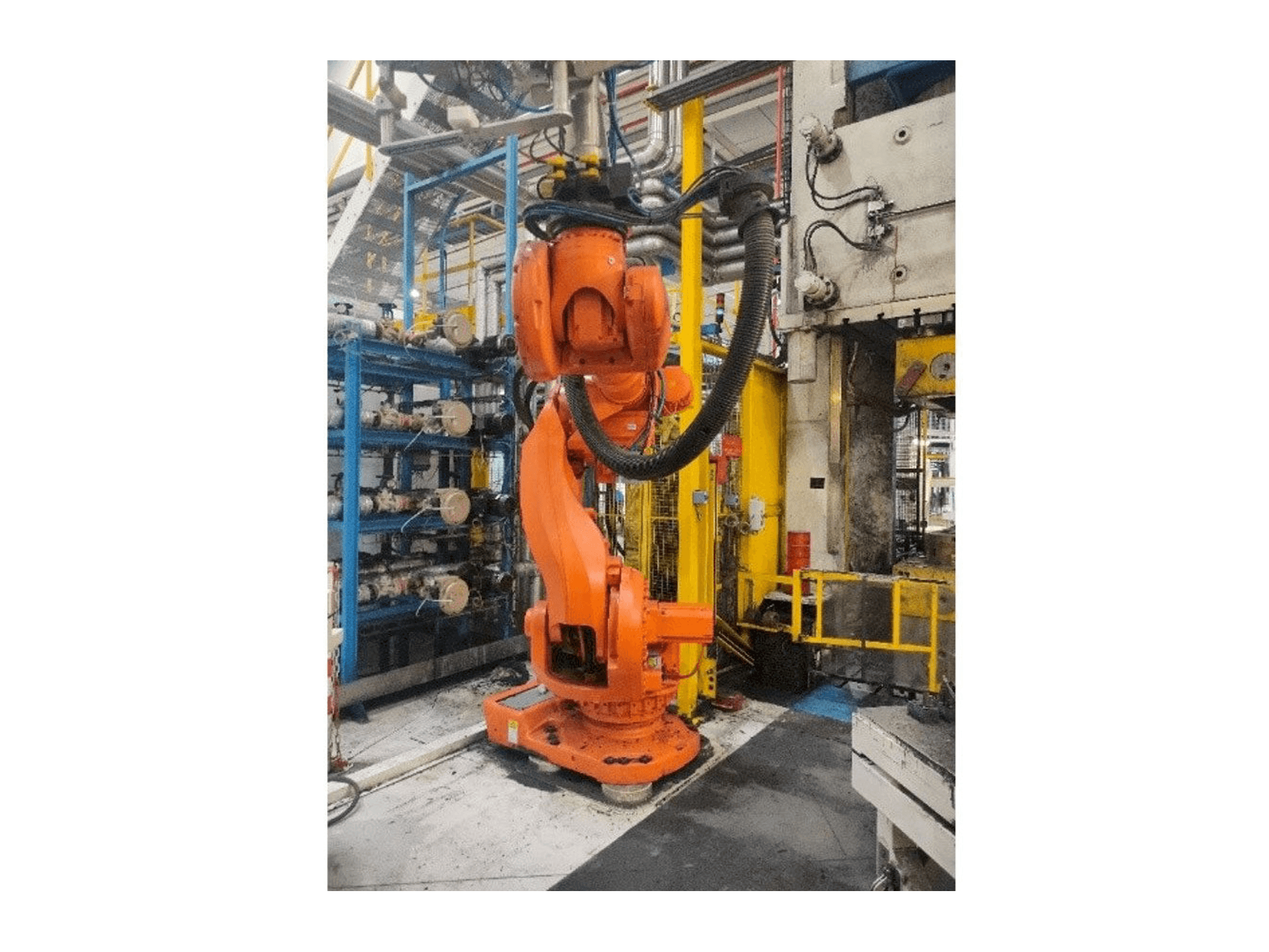 Masina ABB IRC5 M2004 eestvaade