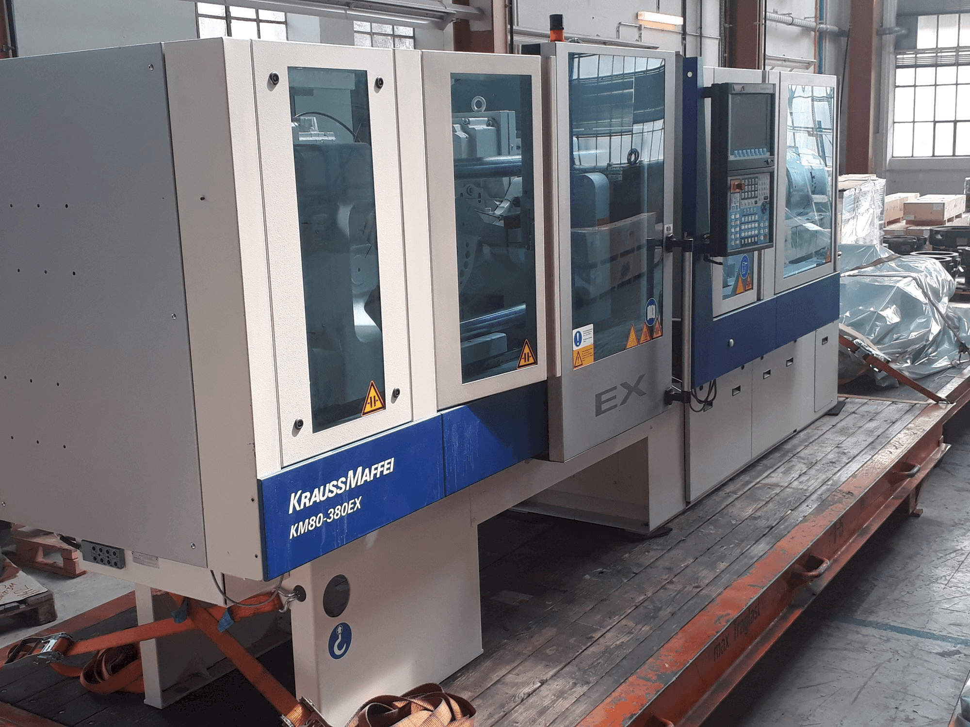 Masina Krauss Maffei 80-380 EX eestvaade