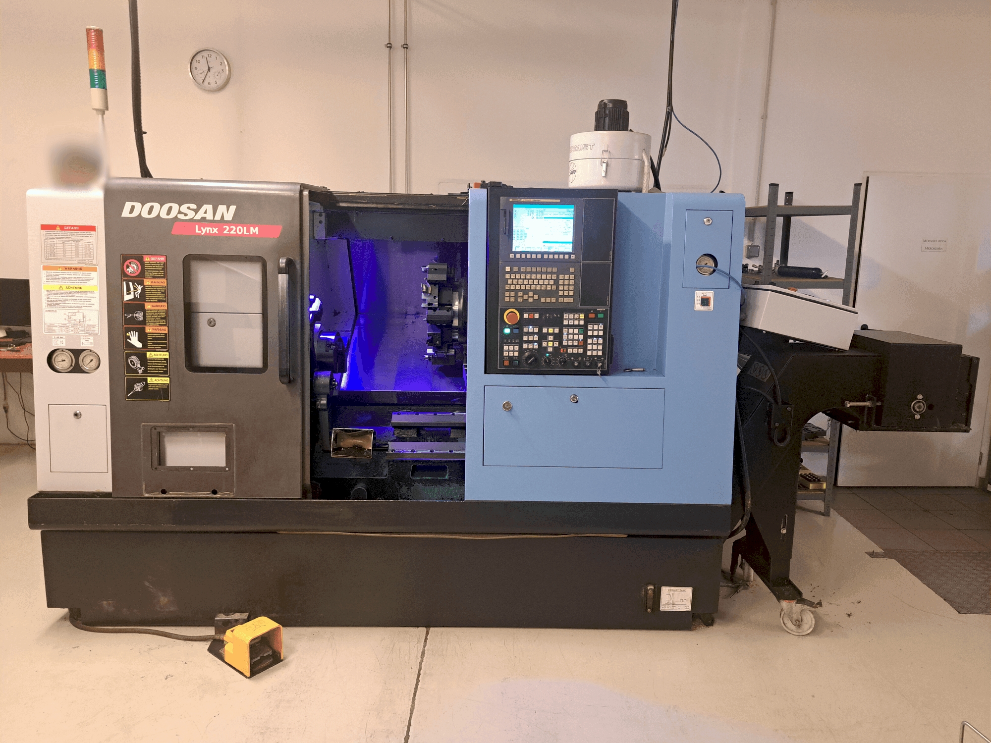 Masina DOOSAN LYNX 220LMA eestvaade