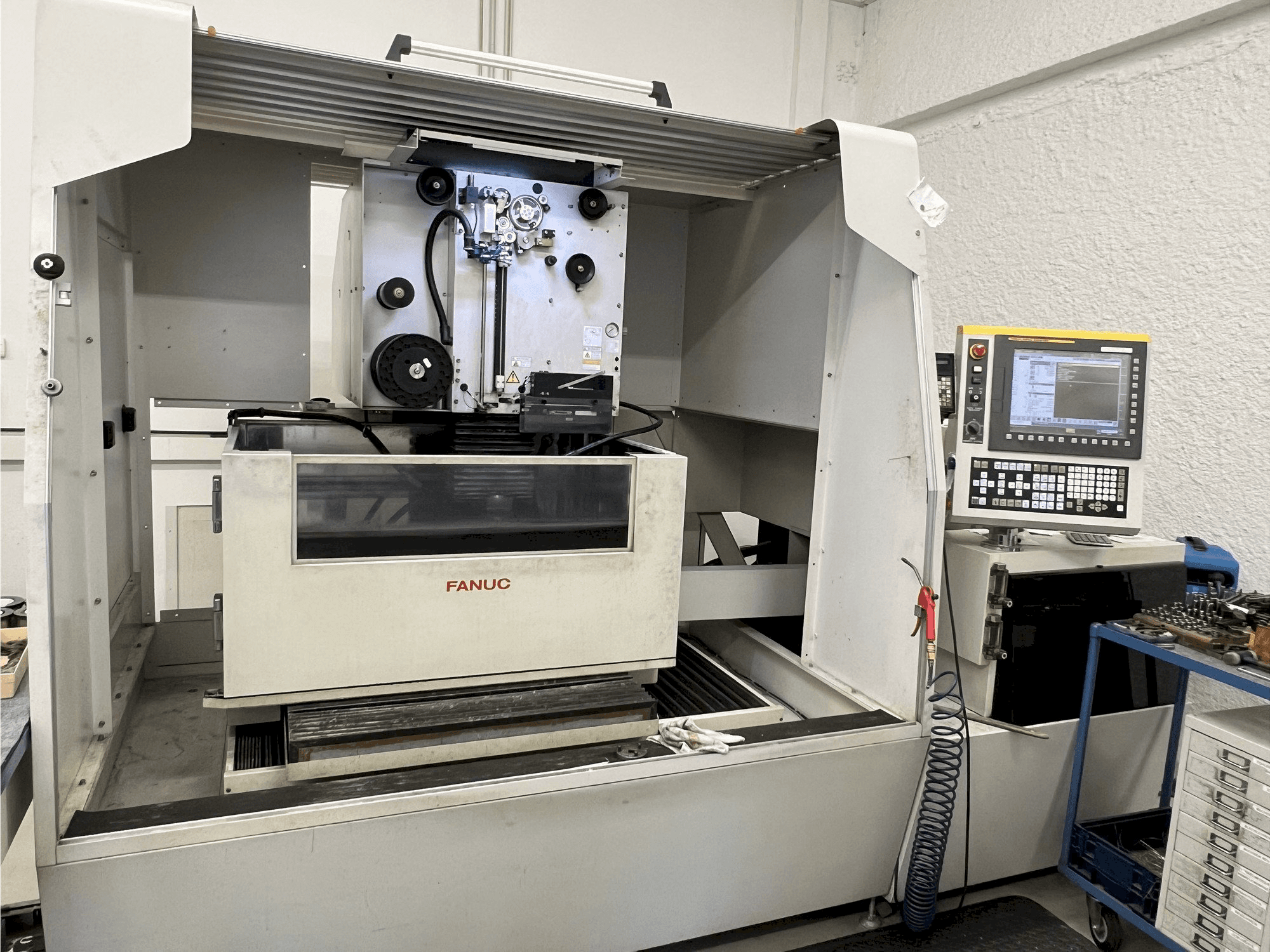 Masina FANUC Robocut Alpha 1-iD eestvaade