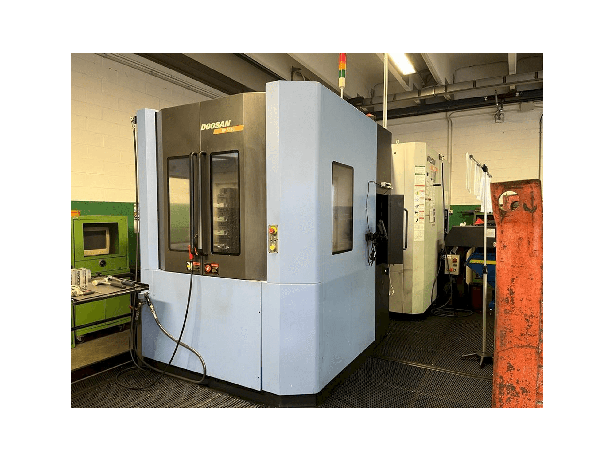 Masina Doosan HP5100 vasaku külje vaade