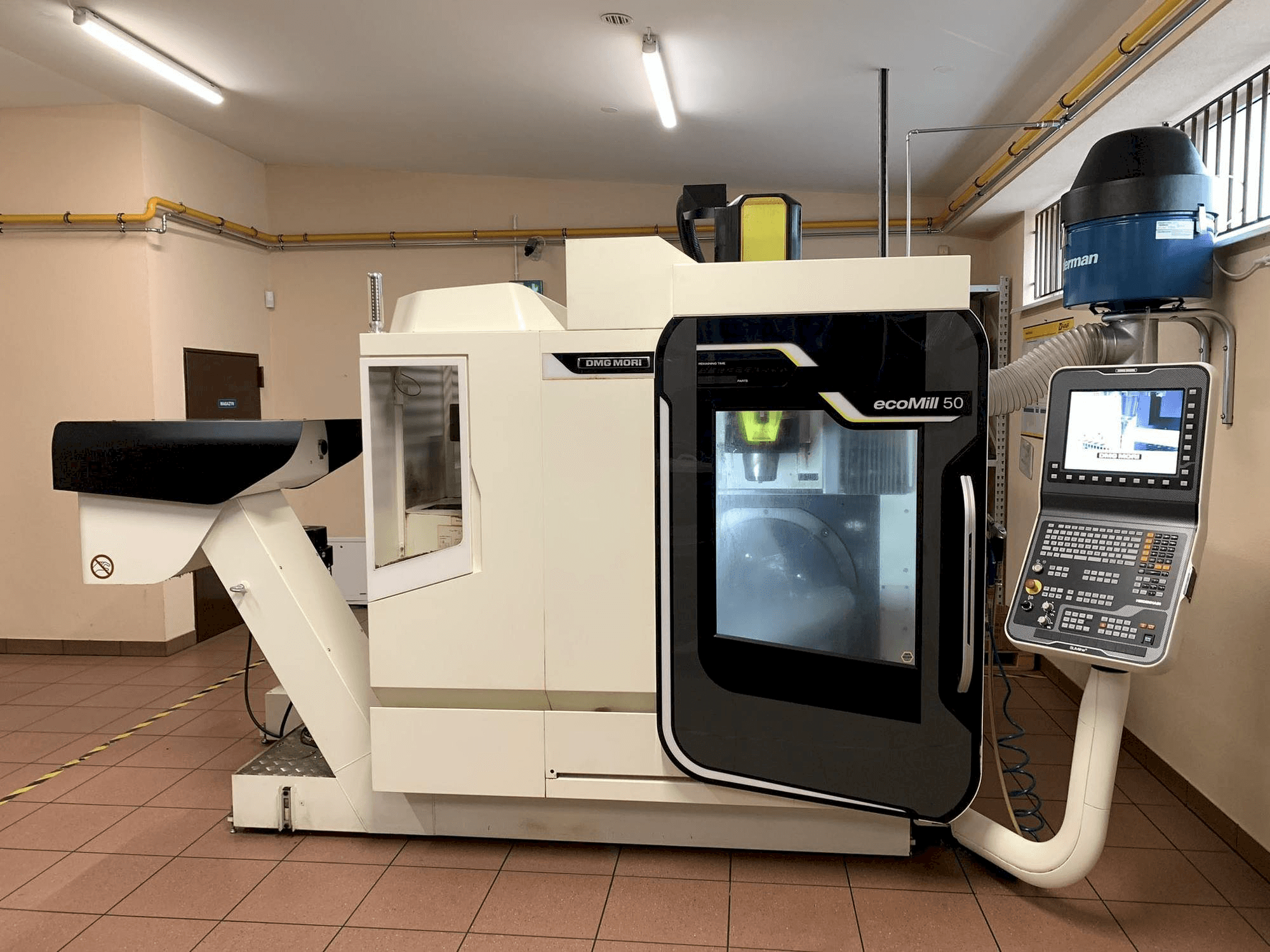 Masina DMG MORI ecoMill 50 eestvaade