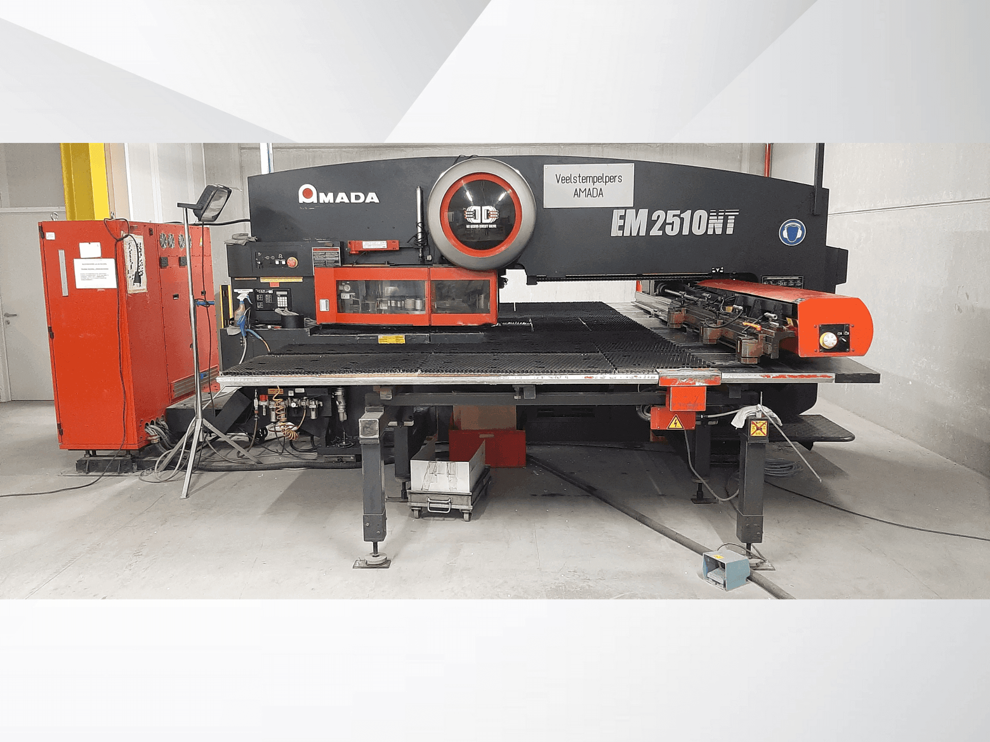 Masina AMADA EM2510NT eestvaade