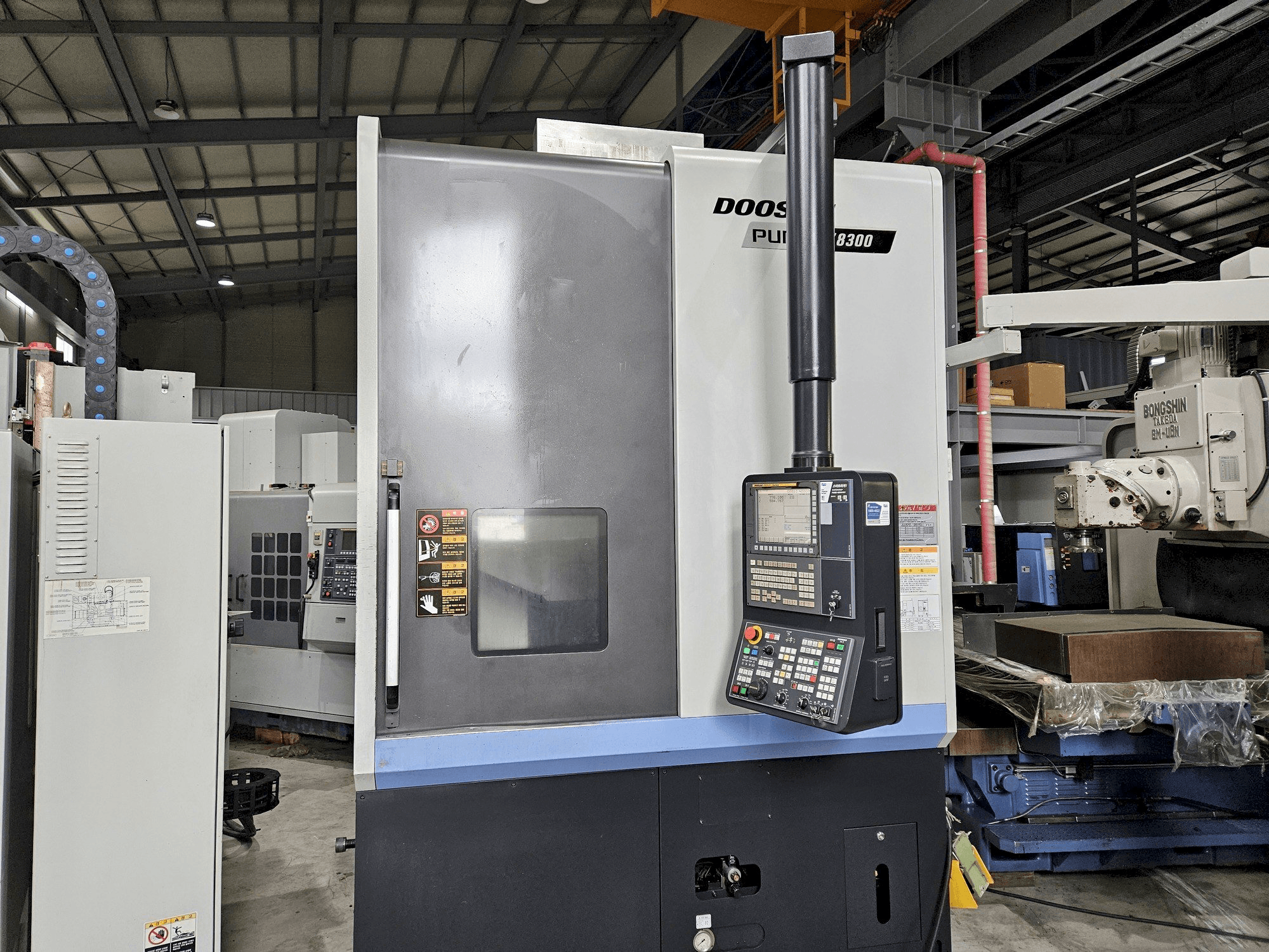 Masina DOOSAN PUMA V8300 eestvaade