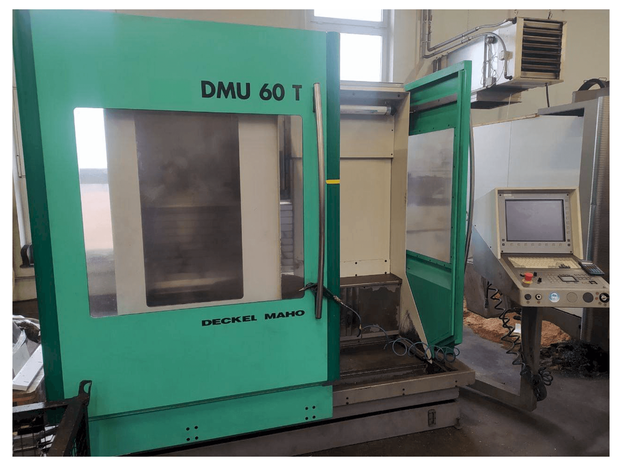 Masina DECKEL MAHO DMU 60 T eestvaade