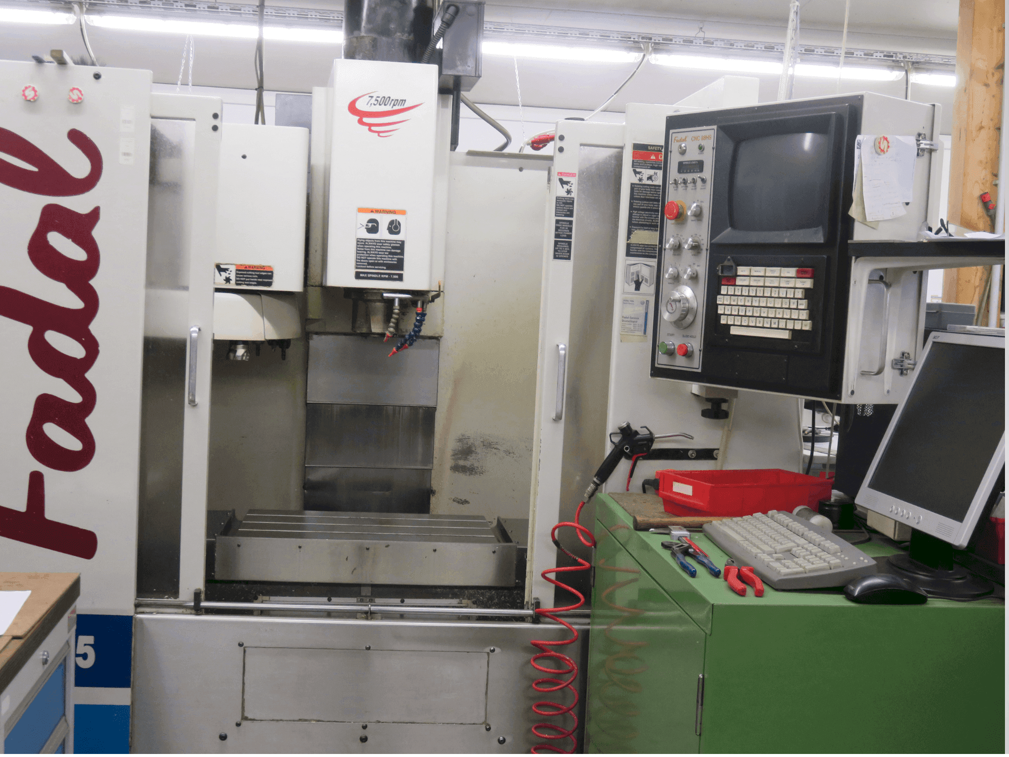 Masina FADAL VMC 15 eestvaade