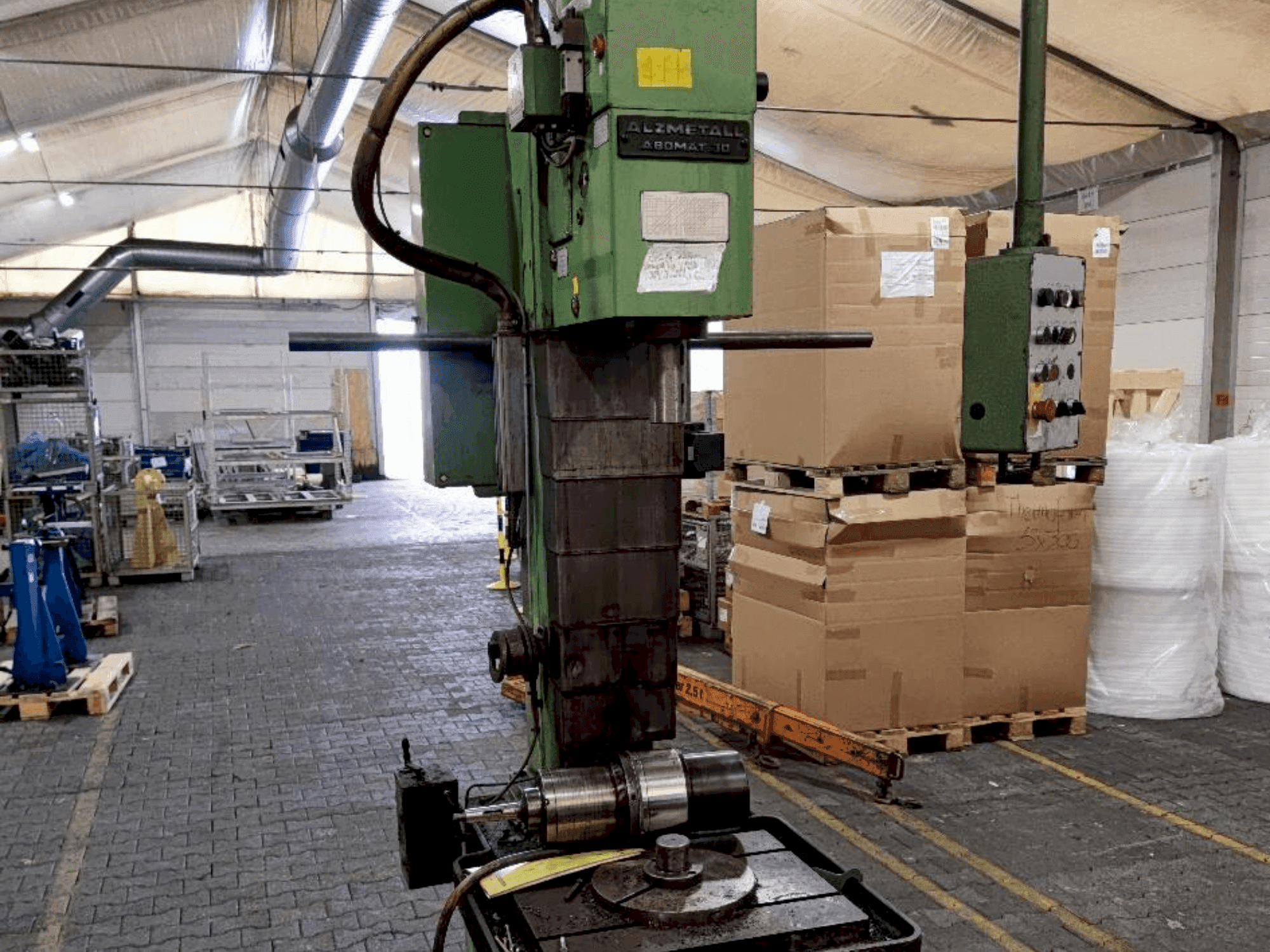 Masina Alzmetall Abomat 30 eestvaade