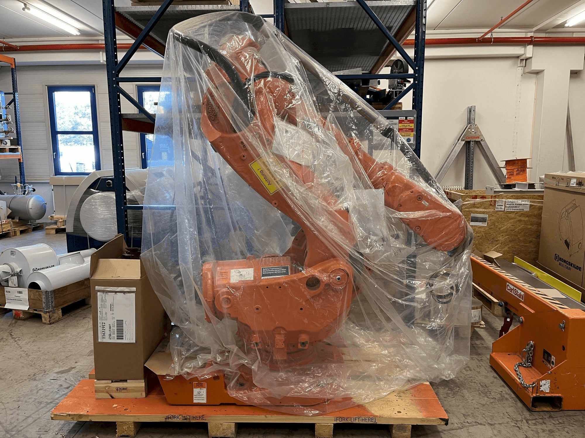 Masina ABB IRB 6600 M2004 eestvaade