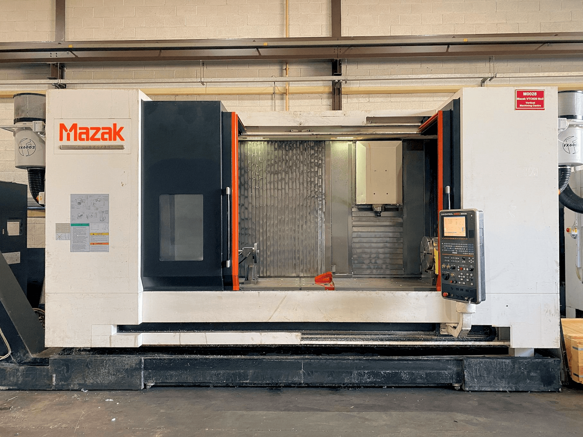 Masina Mazak VTC-820/30 eestvaade