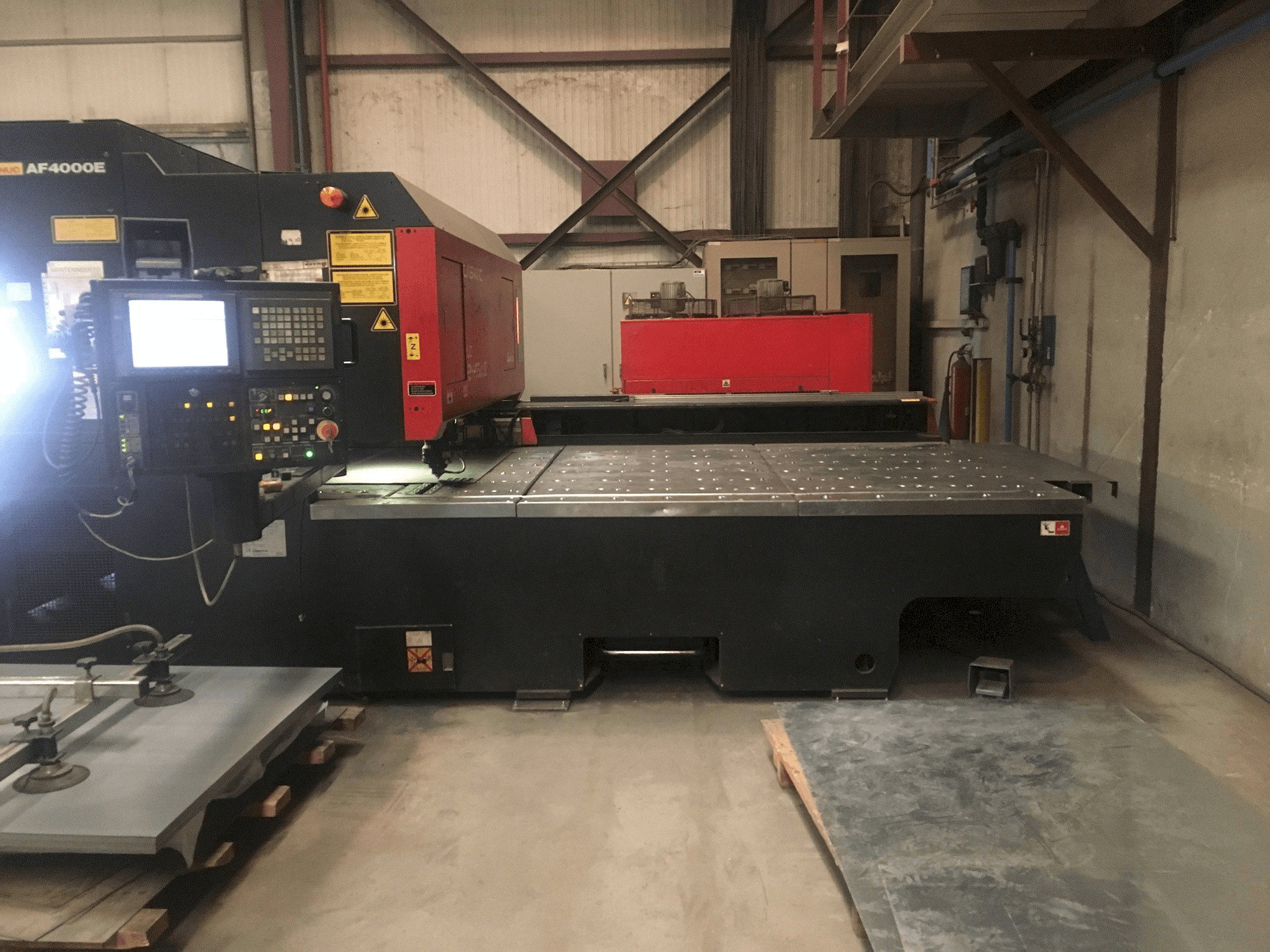 Masina AMADA LC 2415 A3 eestvaade