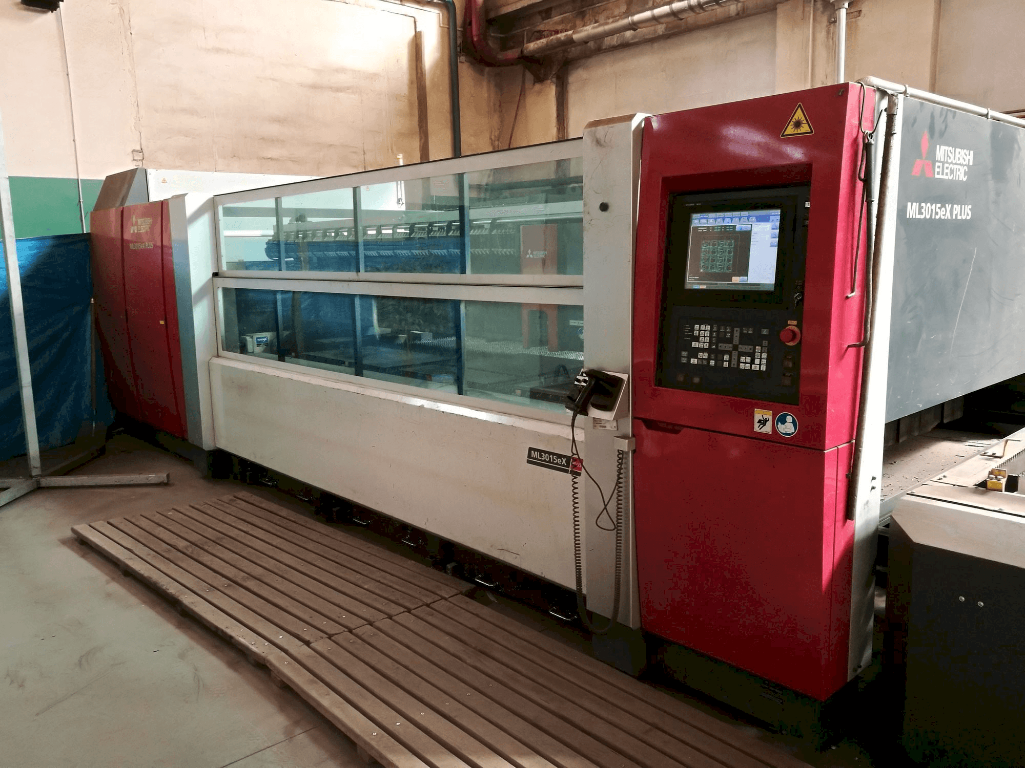 Masina Mitsubishi ML3015eX(S2)-45CF-R eestvaade