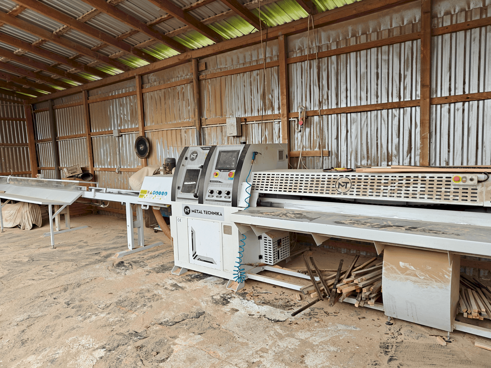 Masina METAL TECHNIKA OWD-1600 eestvaade