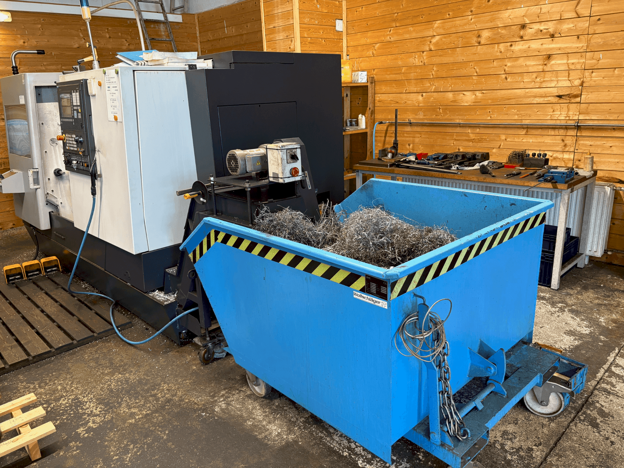 Masina HWACHEON Cutex 240 eestvaade