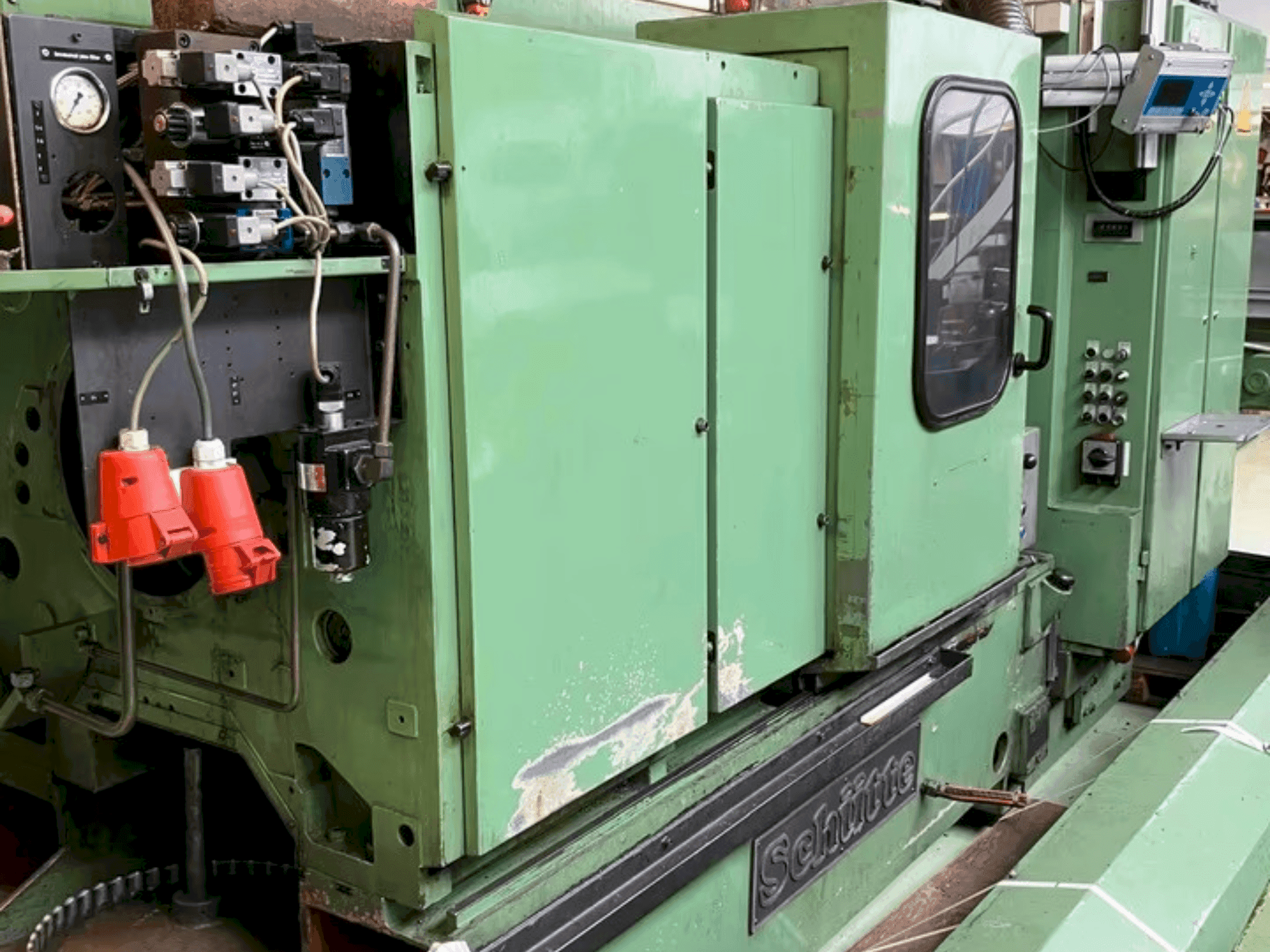 Masina Schütte SF 26 (1985) eestvaade