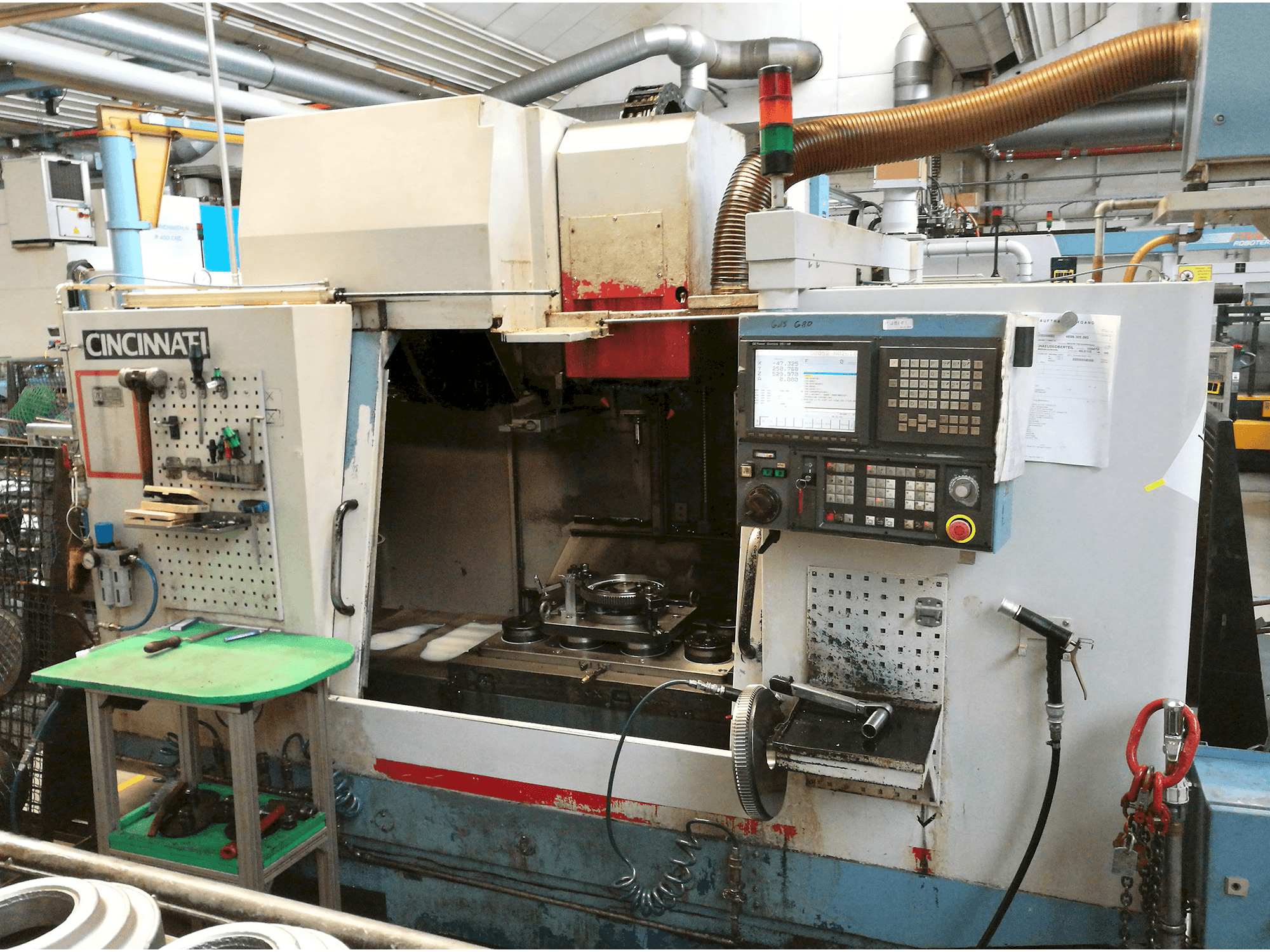 Masina Cincinnati Sabre 1000 eestvaade