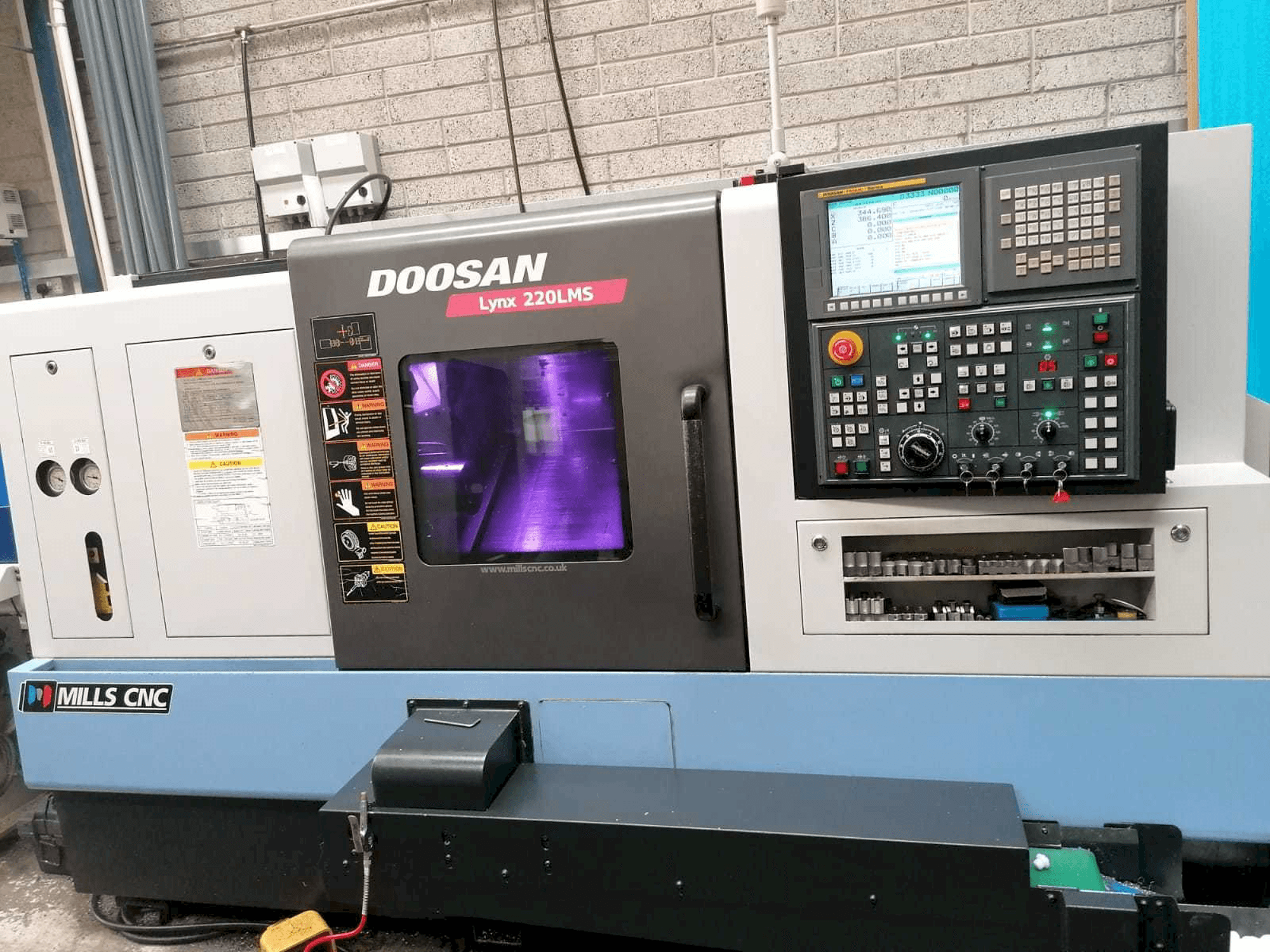 Masina Doosan Lynx 220LMSA eestvaade