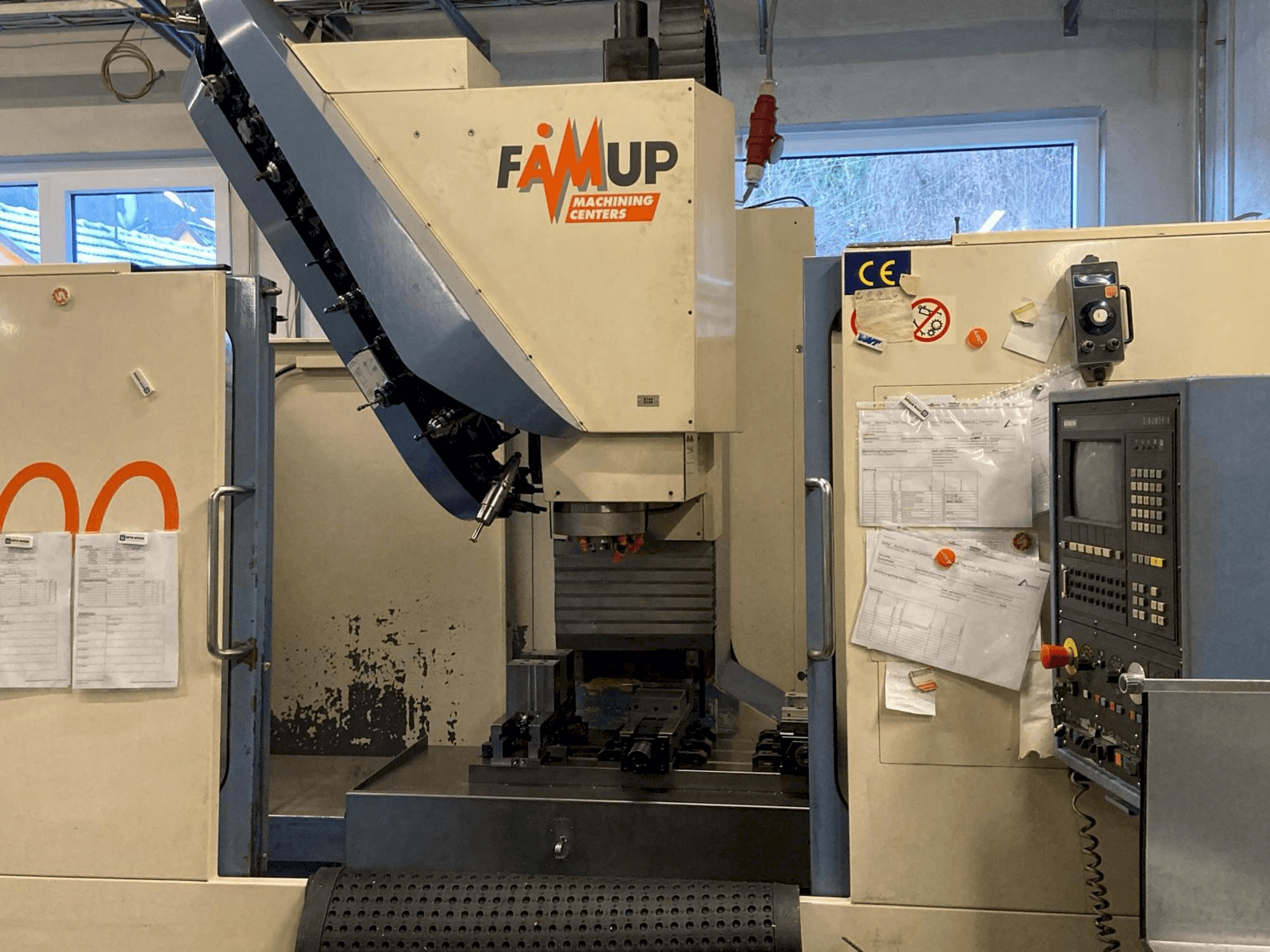 Masina FAMUP MCX1000 eestvaade