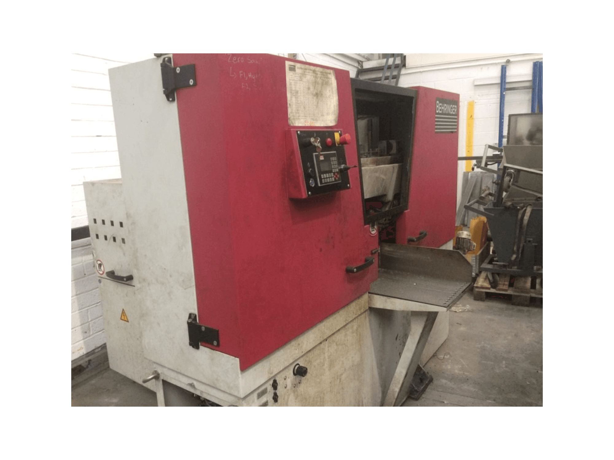 Masina Behringer HBE261 A eestvaade