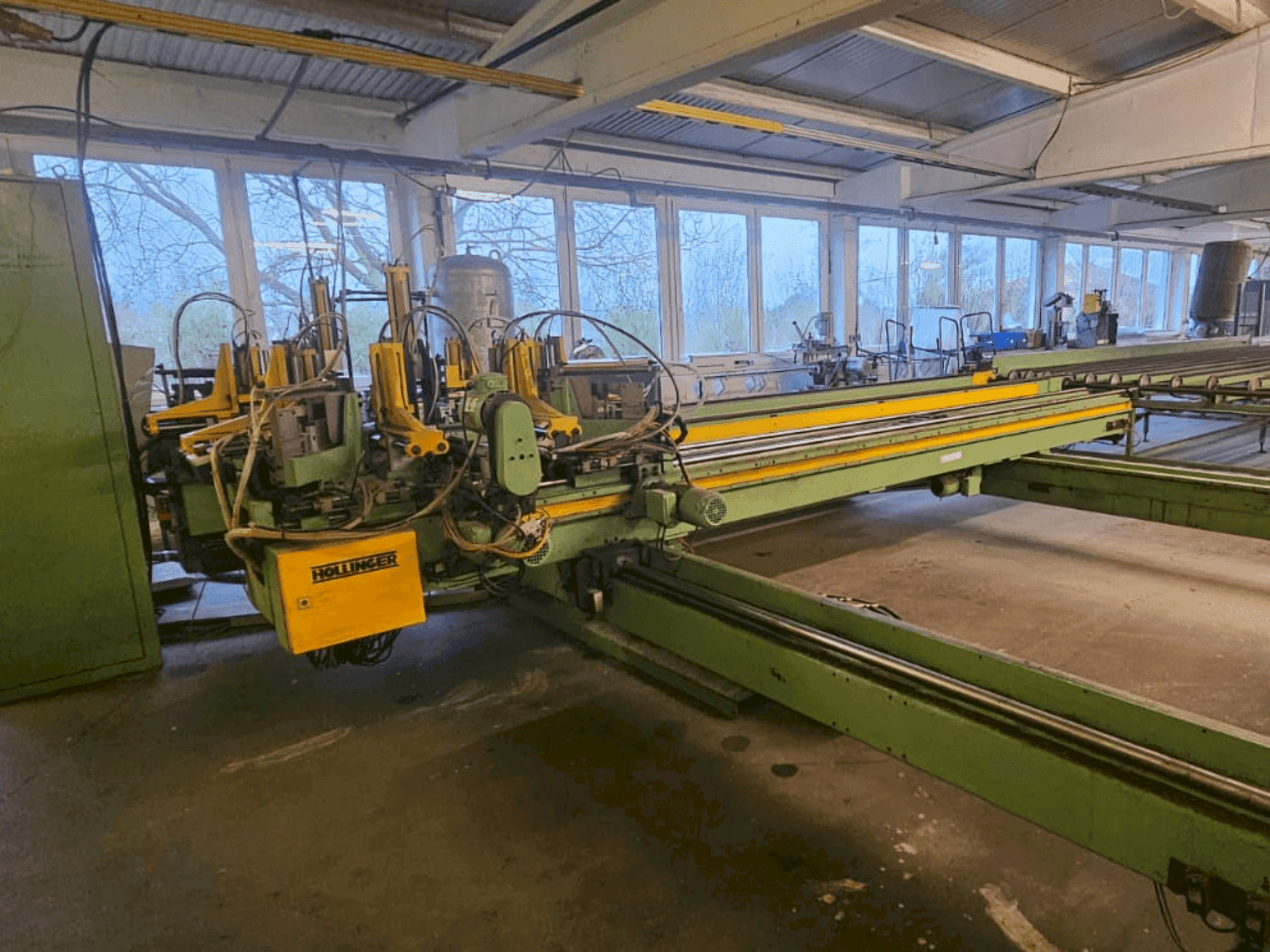 Masina HOLLINGER MSE-II-EP-SB-300-450 eestvaade
