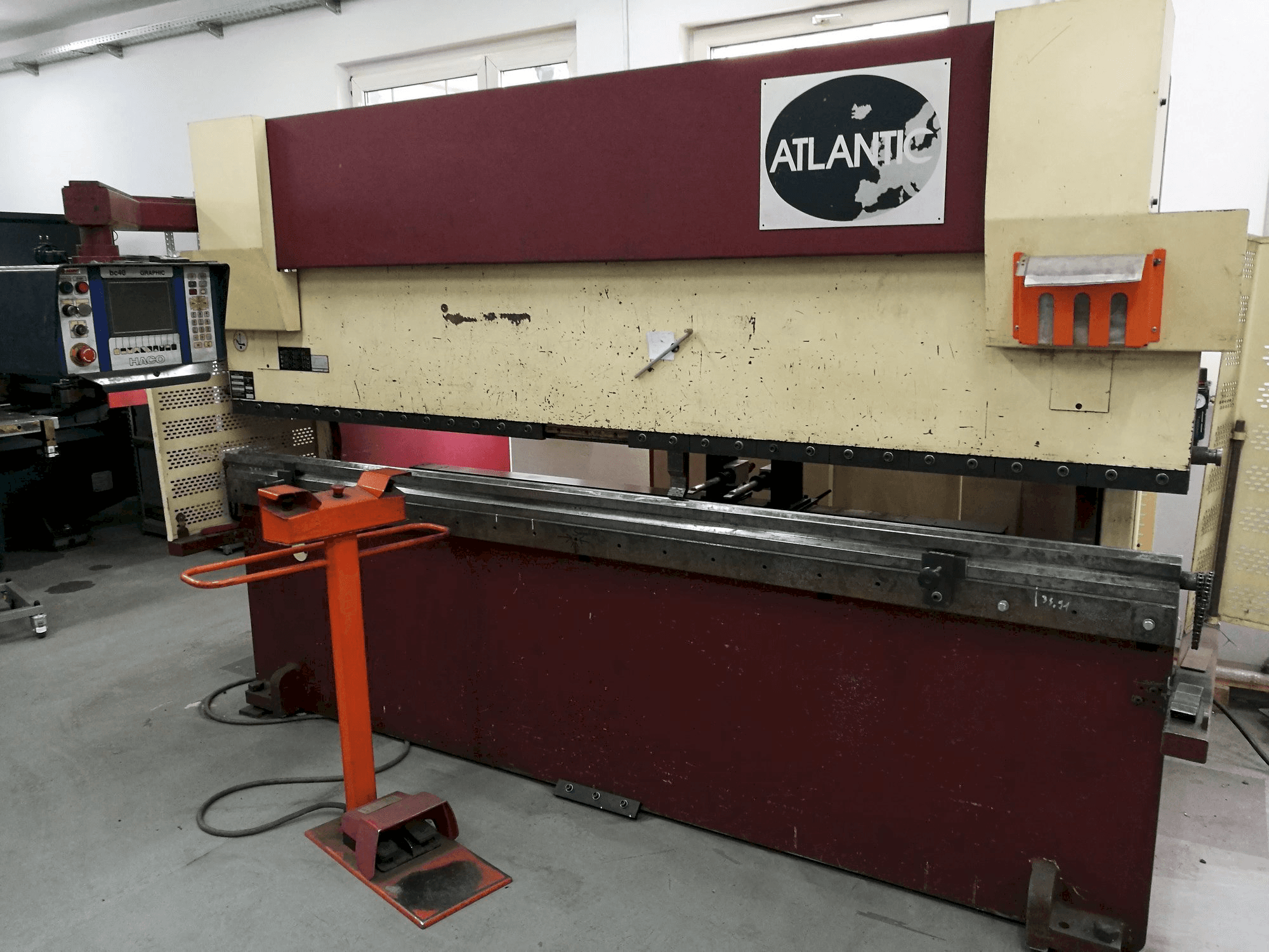 Masina HACO ATLANTIC HPE 30100 eestvaade