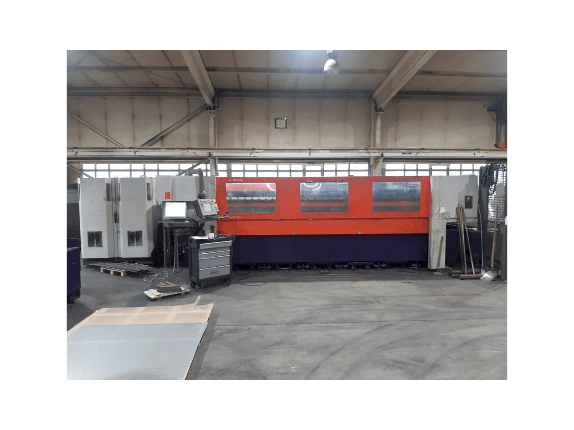 Masina Bystronic Bystar 4020 eestvaade