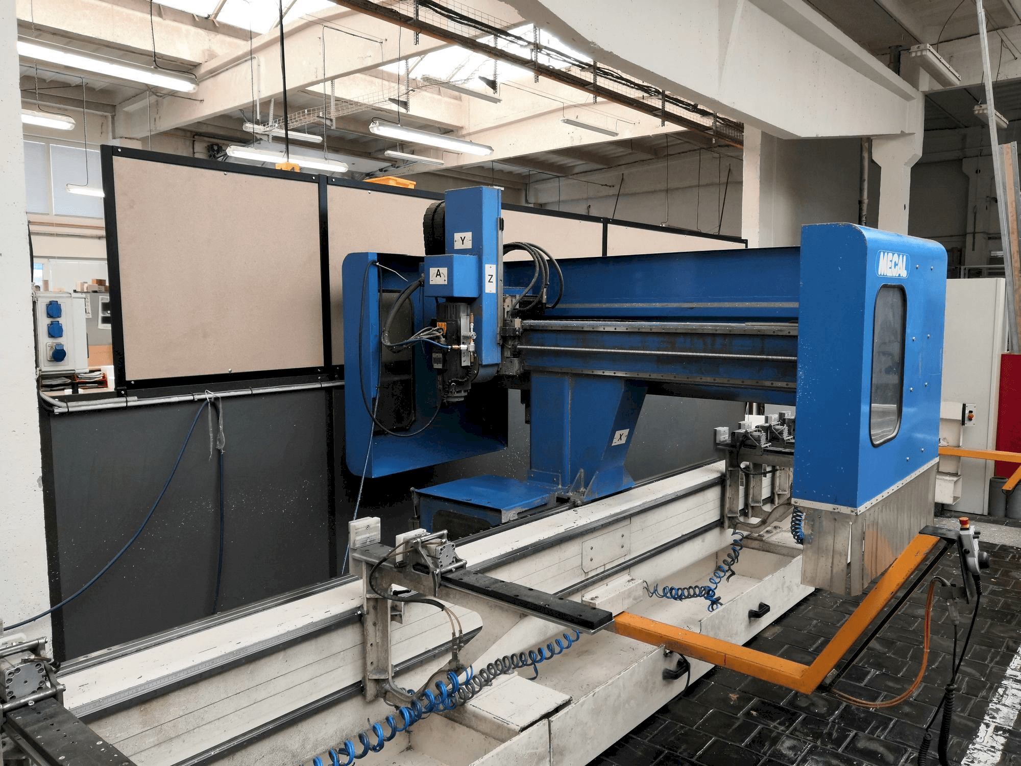 Masina MECAL MC 304 Pioneer 3 eestvaade