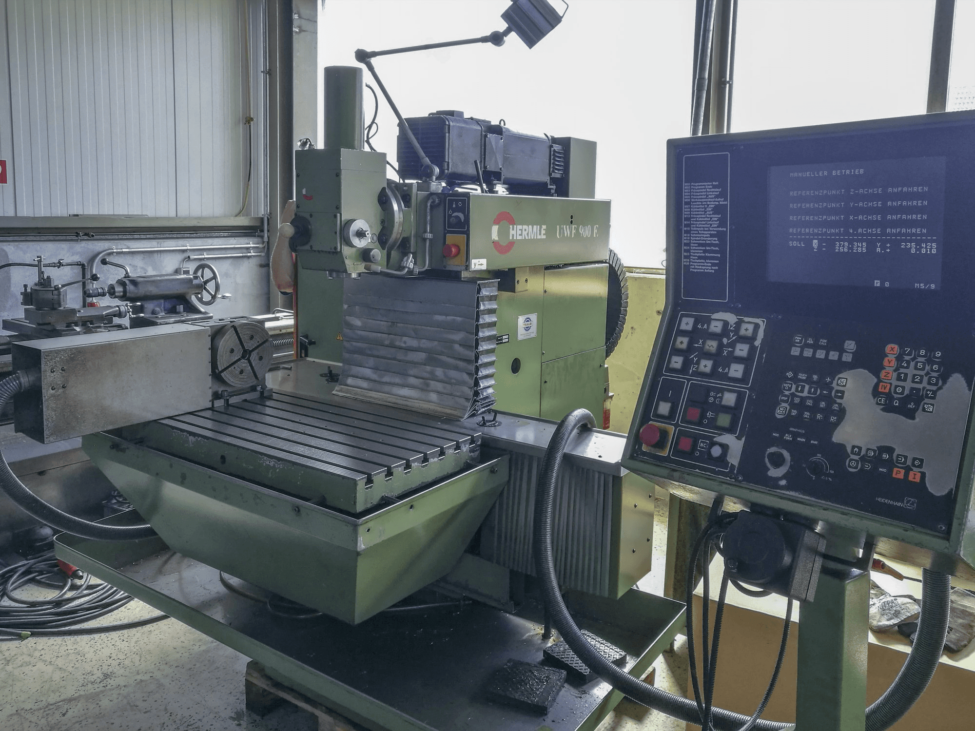 Masinavaade HERMLE UWF 900 E paremalt