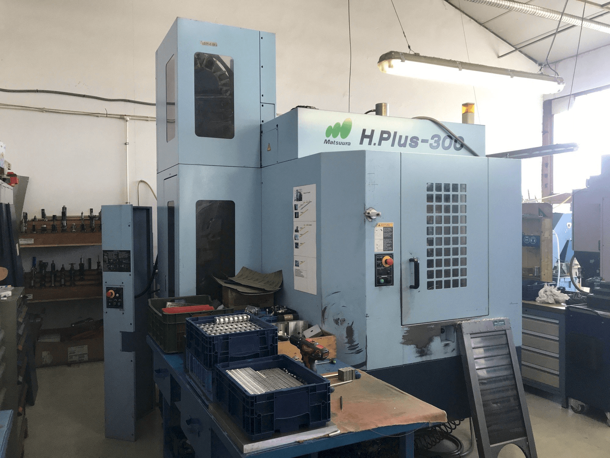 Masina Matsuura H.PLUS-300 eestvaade