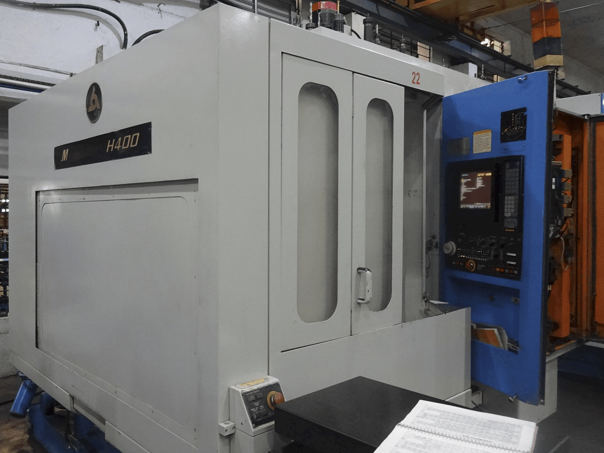 Masina Kitamura Mycenter-H400SC eestvaade