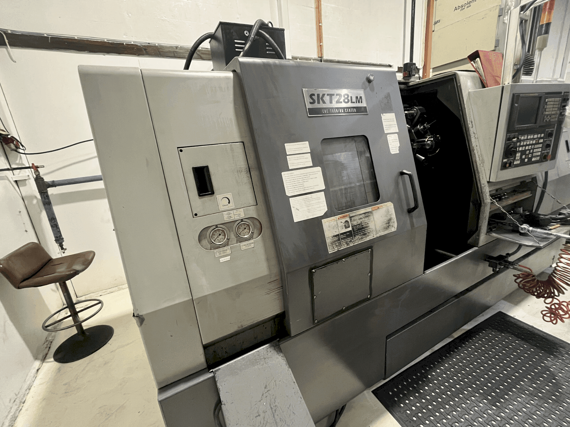 Masina Hyundai Kia SKT 28 LM eestvaade