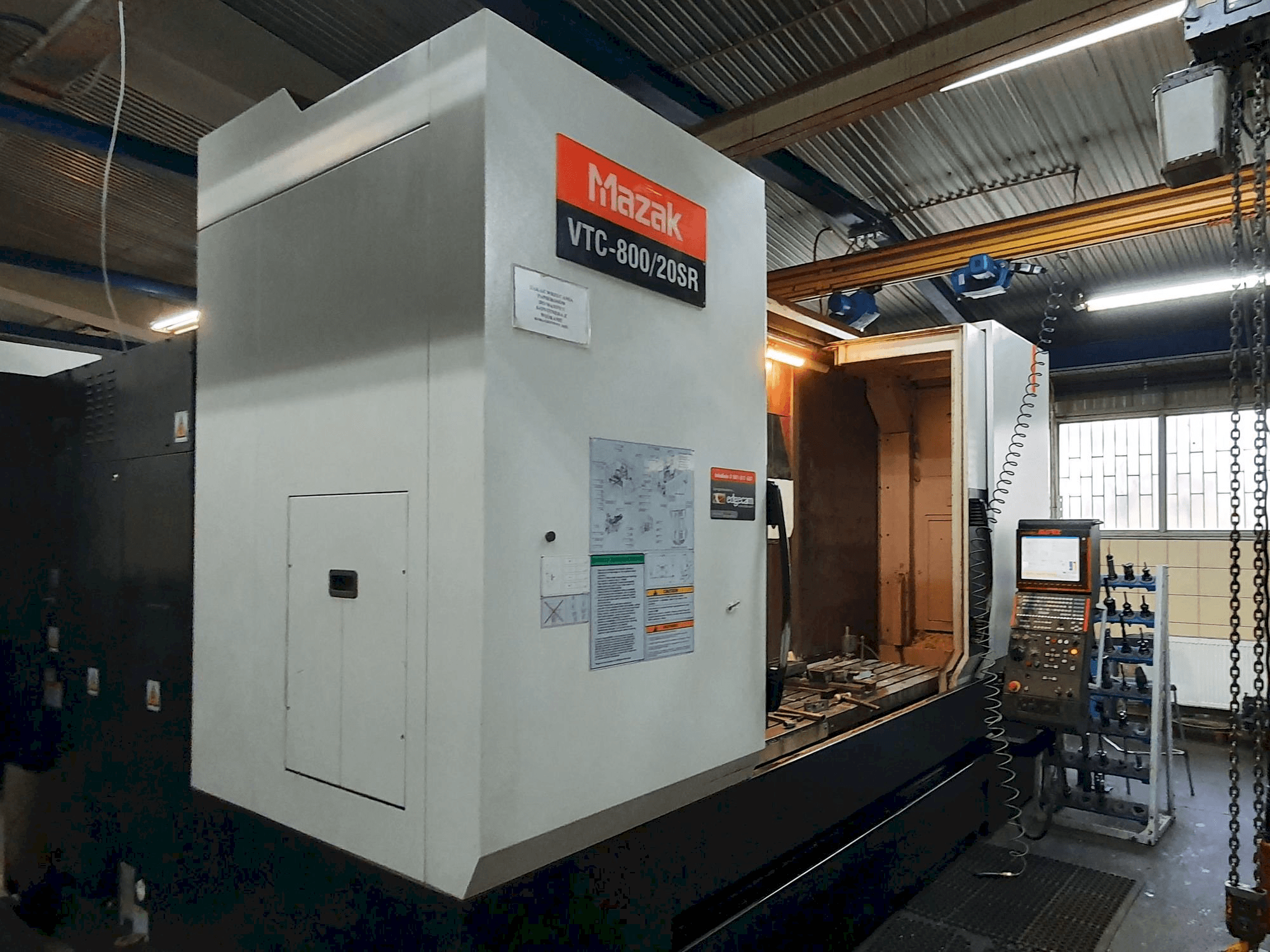 Masina Mazak VTC-800/20SR eestvaade