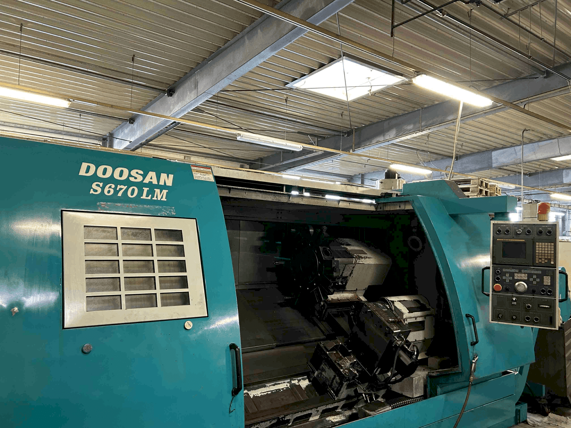 Masina DOOSAN S670 LM eestvaade