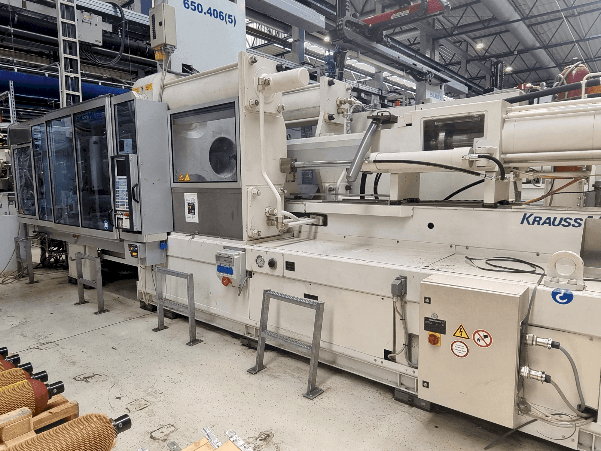Masina Krauss Maffei 650-2700 C2 eestvaade